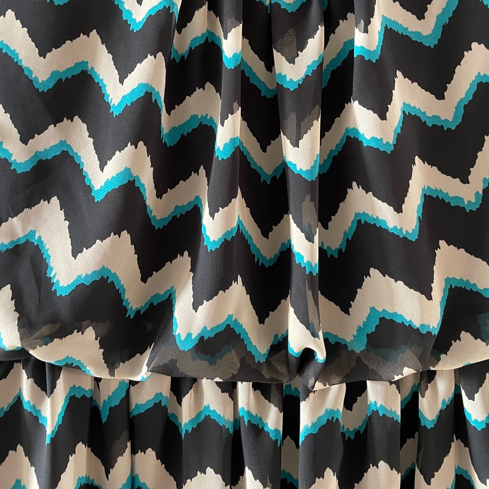 LILY ROSE Chevron Dress - Picture 3 of 6